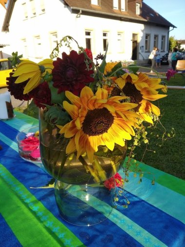 Sonnenblumen in der Vase als Dekoration