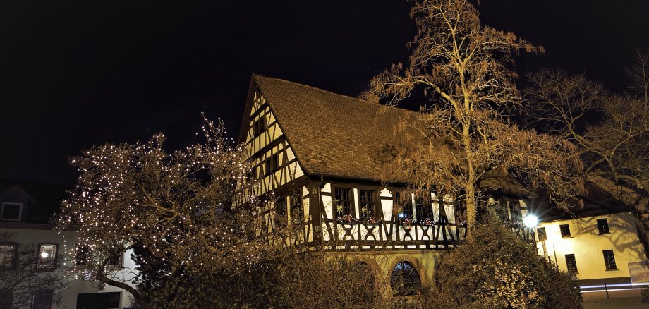 altes Rathaus bei Nacht